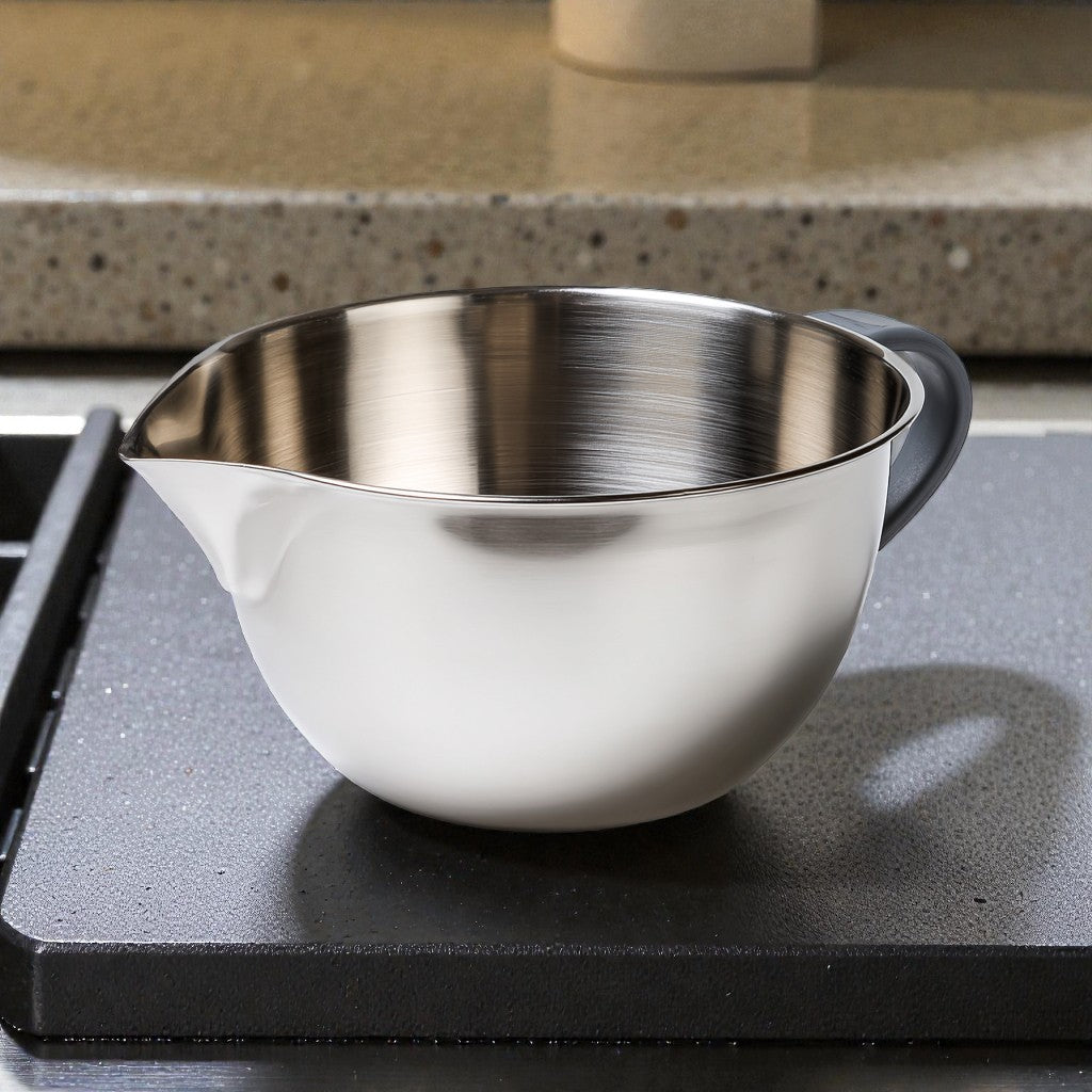 Altovan Handle Mixing Bowl with Pour Spout